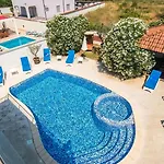 Villa Filip - Private Pool & Gym
