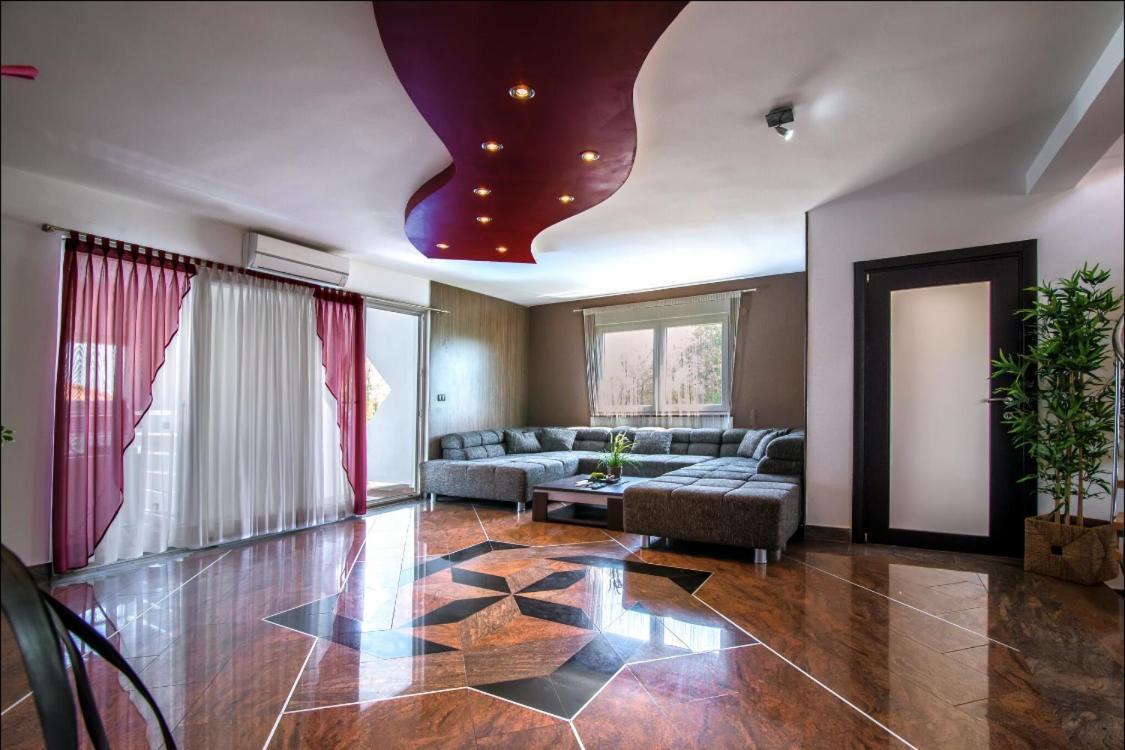 Filip - Private Pool & Gym * Pula
