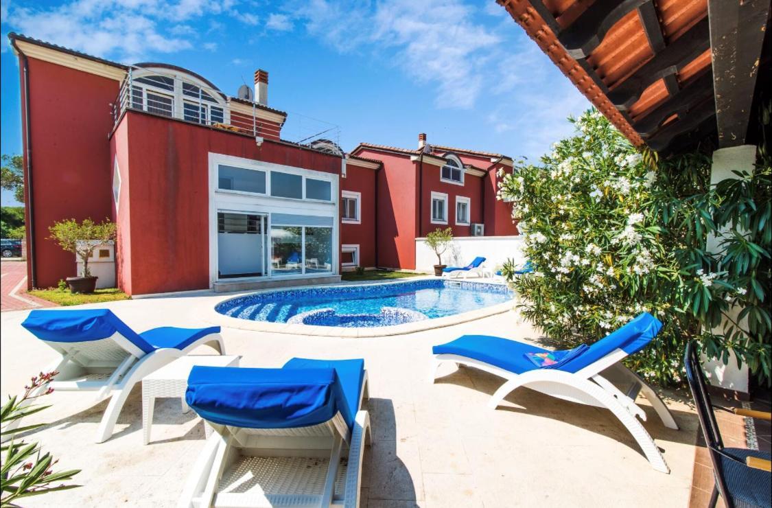 Filip - Private Pool & Gym *