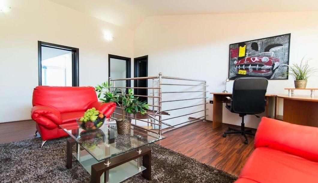 Filip - Private Pool & Gym